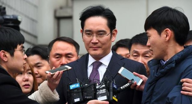 Суд отказался арестовывать главу Samsung